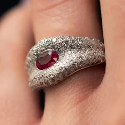 Bague Rubis et pavage de Diamants