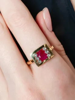 Bague Rubis et six Diamants