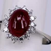 Bague Rubis Ovale Cabochon et Diamants en or blanc
