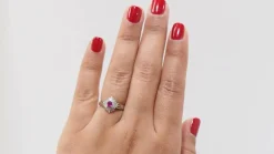 Bague rubis ovale certifié et diamants