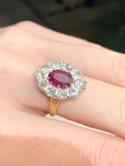 Bague Rubis ovale et Diamants