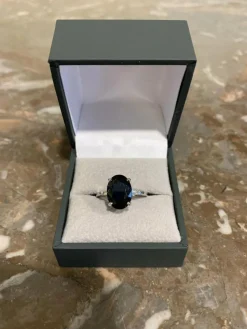 Bague Saphir 4.47 Carats Diamants Or Gris 18 Carats