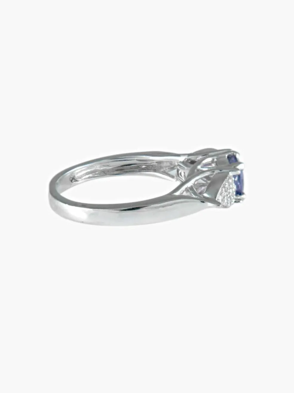 Bague Saphir bleu mauve et Diamants