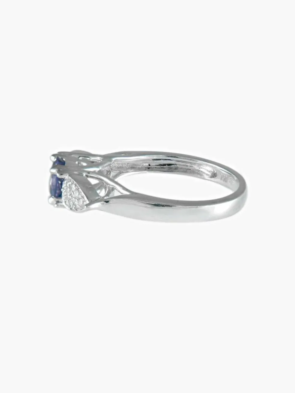 Bague Saphir bleu mauve et Diamants