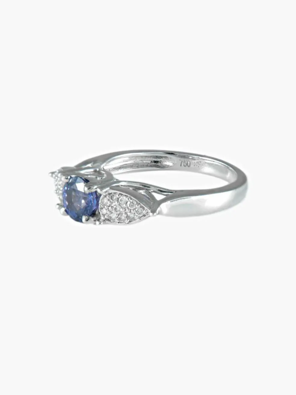 Bague Saphir bleu mauve et Diamants