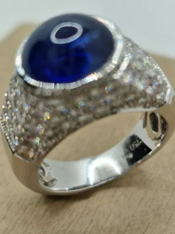 Bague saphir cabochon or blanc et diamants