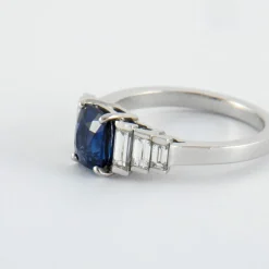 Bague Saphir coussin 1.49ct et Diamants