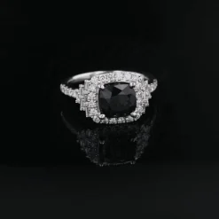 Bague saphir de Ceylan coussin et diamants