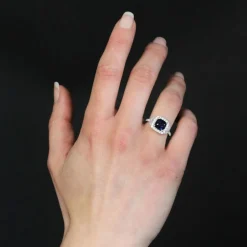 Bague saphir de Ceylan coussin et diamants