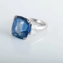 Bague Saphir de Ceylan 13.60cts Diamants taille princesse