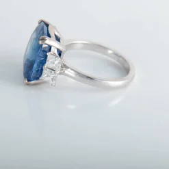 Bague Saphir de Ceylan 13.60cts Diamants taille princesse