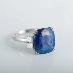 Bague Saphir de Ceylan 13.60cts Diamants taille princesse