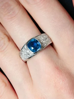 Bague saphir de Ceylan et diamants or blanc
