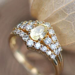 Bague saphir jaune et diamants or jaune