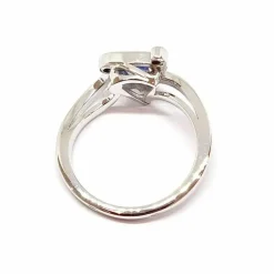 Bague saphir milky diamants or blanc