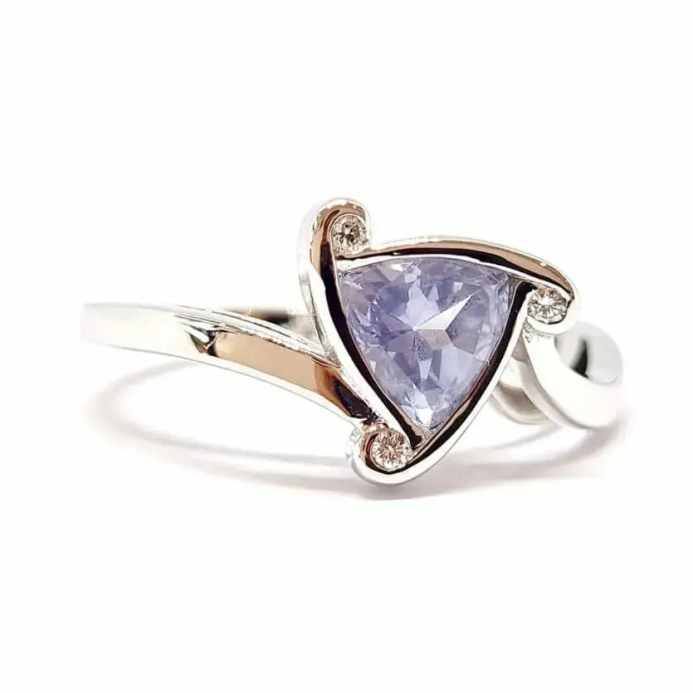 Bague saphir milky diamants or blanc