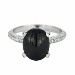 Bague saphir, or blanc et diamants