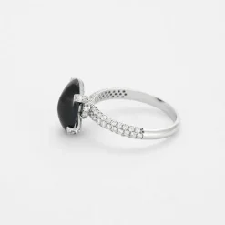 Bague saphir, or blanc et diamants
