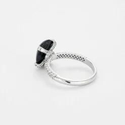 Bague saphir, or blanc et diamants