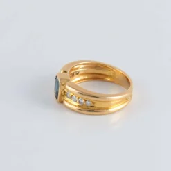 Bague Saphir épaulé de Diamants