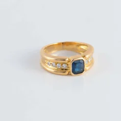 Bague Saphir épaulé de Diamants