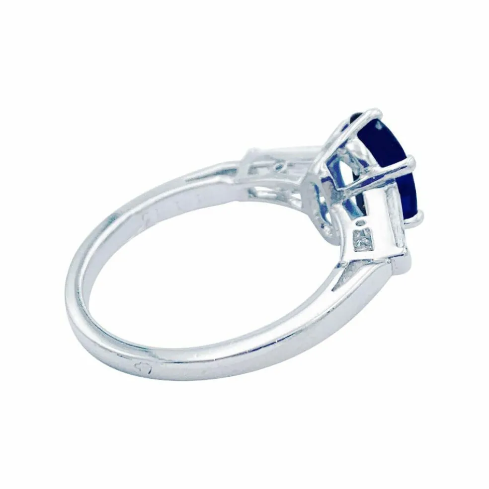 Bague saphir, platine et diamants.