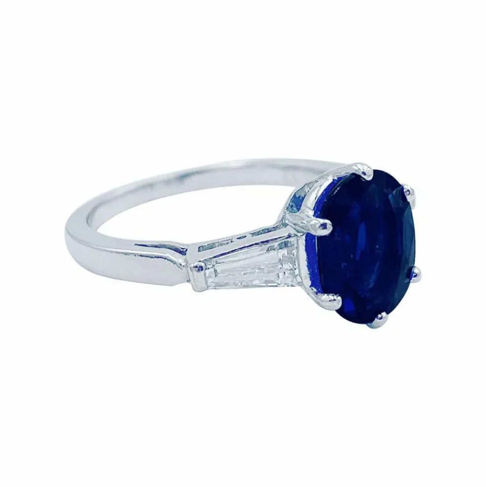 Bague saphir, platine et diamants.