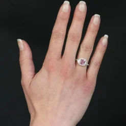 Bague saphir rose coussin et diamants