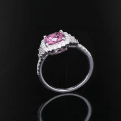 Bague saphir rose coussin et diamants