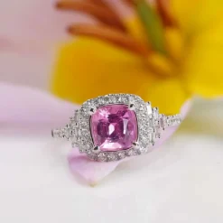 Bague saphir rose coussin et diamants