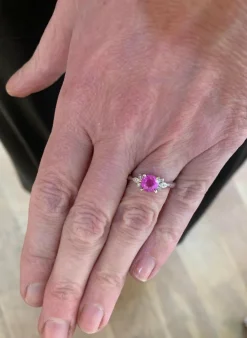 Bague saphir rose diamants or blanc