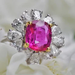 Bague saphir rose et diamants taillés en poire