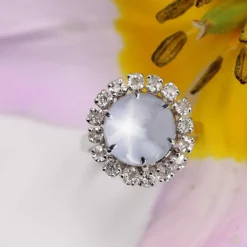 Bague saphir étoilé et diamants