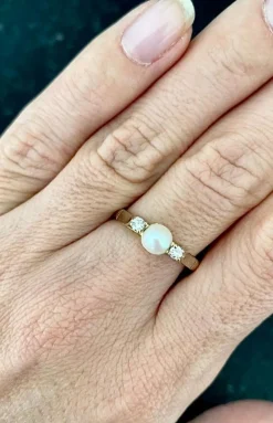 Bague sertie de perles fines