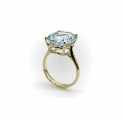 Bague Signature en or 14 carats et topaze bleu clair 6 carats