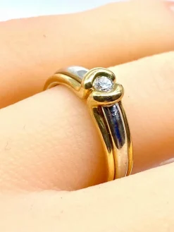 Bague solitaire 2 ors 18 carats et diamants
