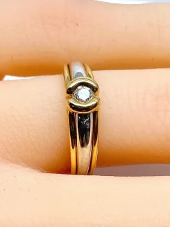 Bague solitaire 2 ors 18 carats et diamants