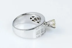 Bague Solitaire accompagné diamant 0.45ct