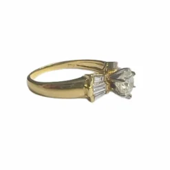 Bague solitaire accompagné diamants
