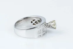 Bague Solitaire accompagné diamant 0.45ct