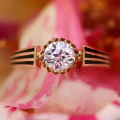 Bague solitaire ancienne diamant et émail noir
