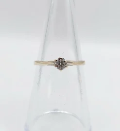 Bague solitaire art déco or blanc ornée d'un diamant taille brillant
