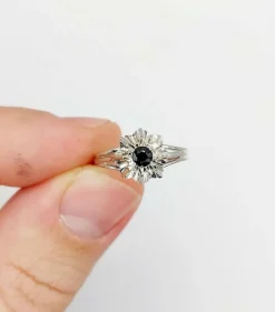 Bague solitaire Art Déco or blanc, saphir naturel (circa 1980)
