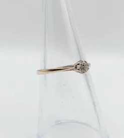Bague solitaire art déco or blanc ornée d'un diamant taille brillant