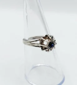 Bague solitaire Art Déco or blanc, saphir naturel (circa 1980)