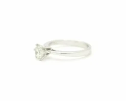 Bague solitaire avec diamant de 1,22 ct
