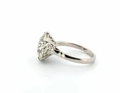Bague solitaire avec un énorme et magnifique diamant