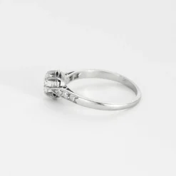 Bague solitaire des années 1930 en platine et diamants