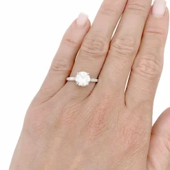 Bague solitaire diamant.
