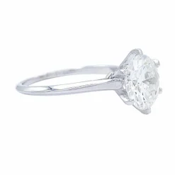 Bague solitaire diamant.